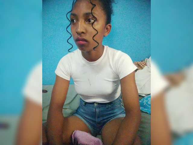 Annais19's BongaCams show and profile