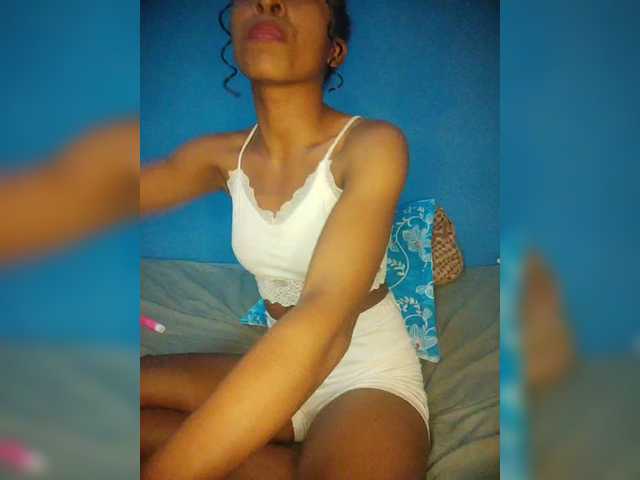 Annais19's BongaCams show and profile