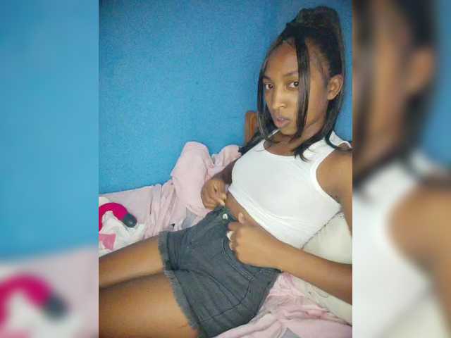 Annais19's BongaCams show and profile