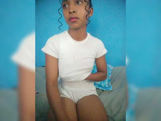 Annais19's BongaCams show and profile