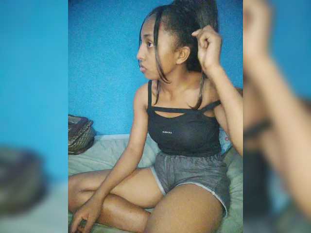 Annais19's BongaCams show and profile