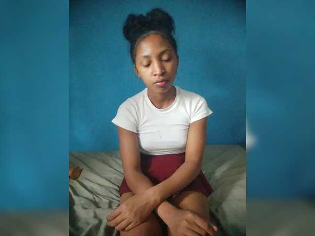 Annais19's BongaCams show and profile