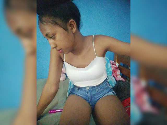 Annais19's BongaCams show and profile