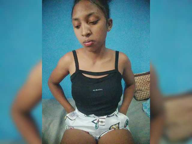 Annais19's BongaCams show and profile