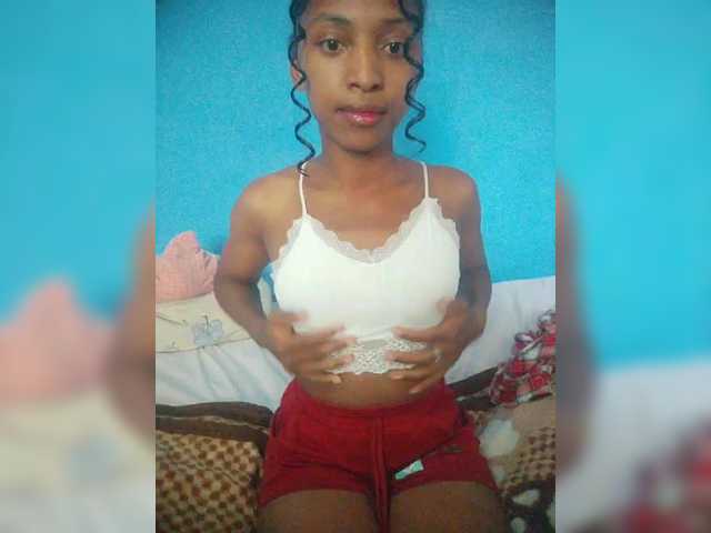 Annais19's BongaCams show and profile