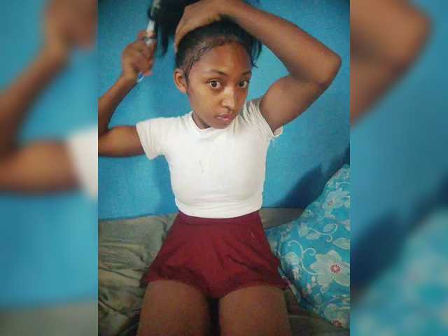 Annais19's BongaCams show and profile