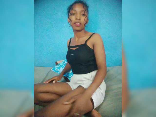 Annais19's BongaCams show and profile