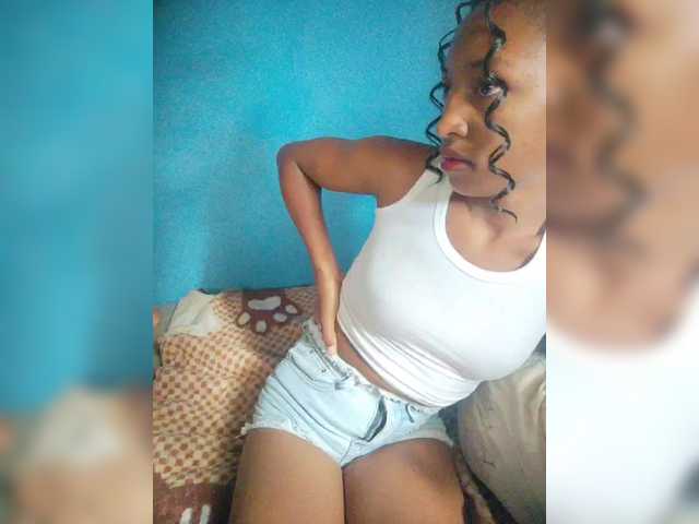 Annais19's BongaCams show and profile