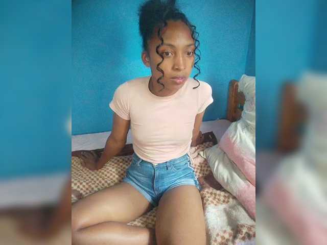 Annais19's BongaCams show and profile