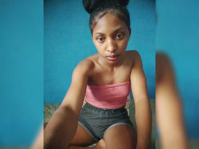 Annais19's BongaCams show and profile