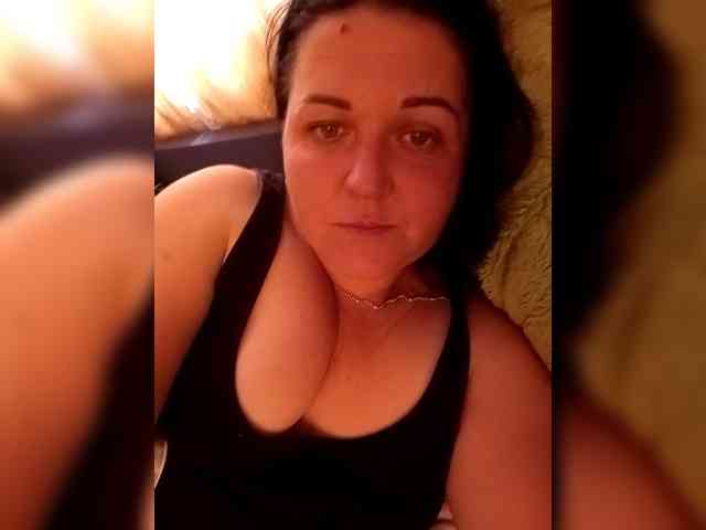 Millie-Eloise webcam