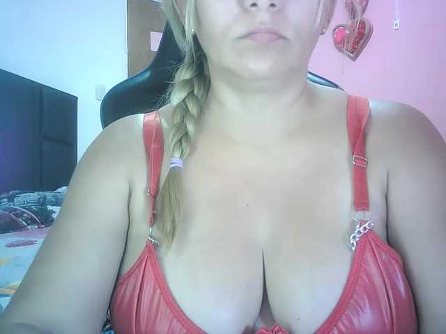 Mariana0x's BongaCams show and profile