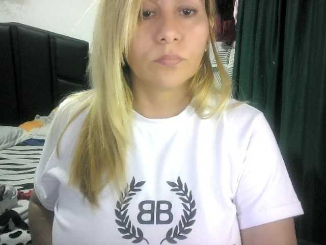 Mariana0x's BongaCams show and profile