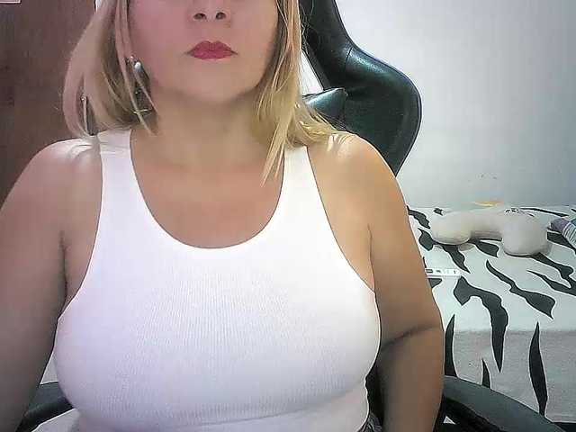 Mariana0x's BongaCams show and profile