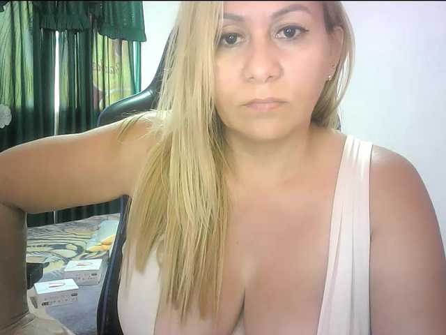 Mariana0x's BongaCams show and profile