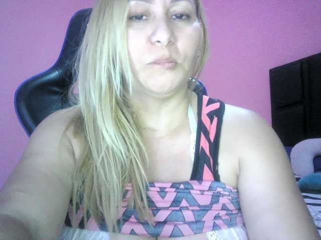 Mariana0x's BongaCams show and profile