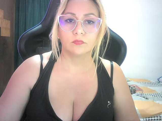 Mariana0x's BongaCams show and profile