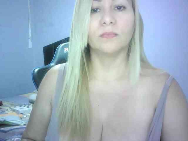 Mariana0x Live Webcam on BongaCams