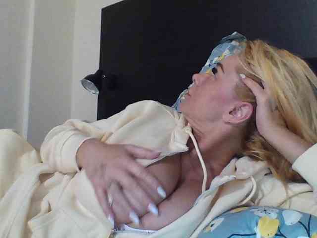 karolyne_syera webcam