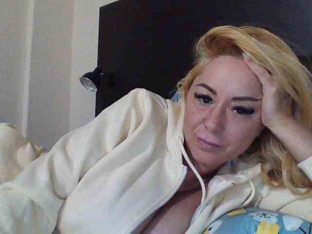 karolyne_syera webcam