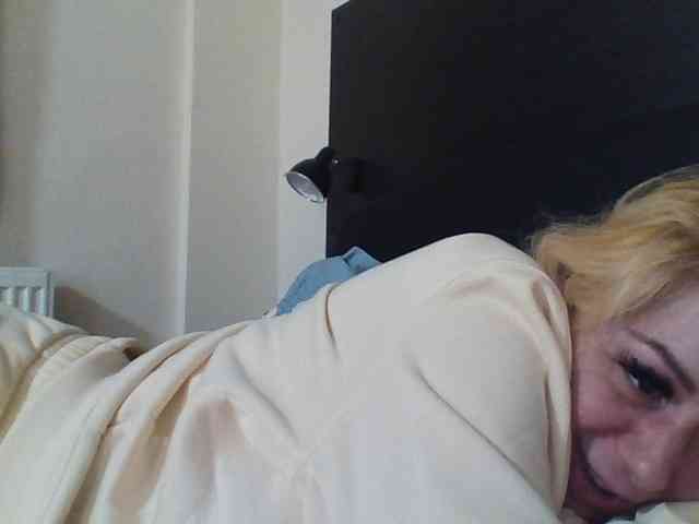 karolyne_syera webcam