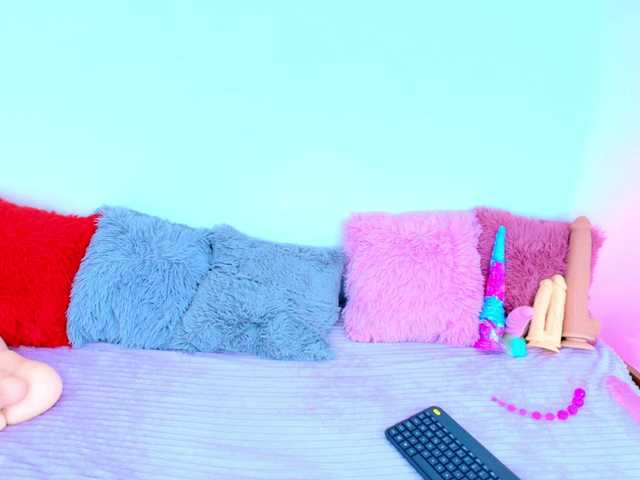 CloeeLovee's BongaCams show and profile