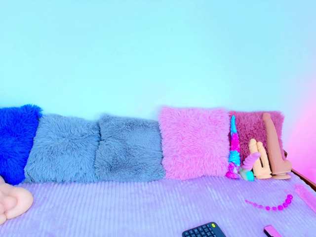 CloeeLovee's BongaCams show and profile