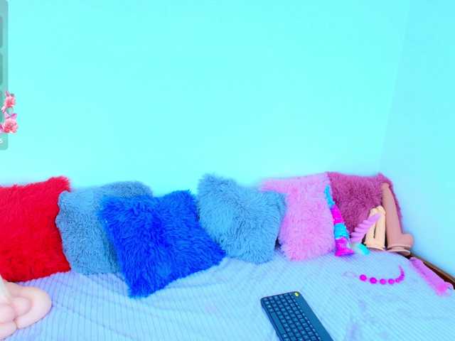 CloeeLovee's BongaCams show and profile