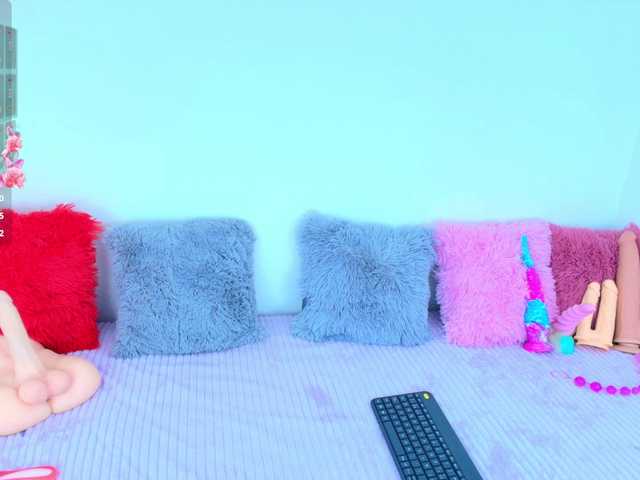 CloeeLovee's BongaCams show and profile