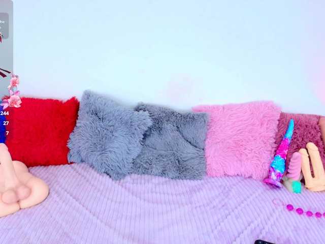 CloeeLovee's BongaCams show and profile