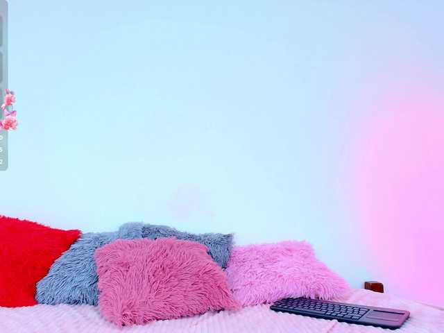 CloeeLovee's BongaCams show and profile