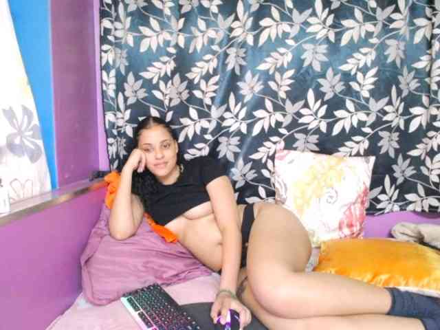 Indianmaxine07 webcam