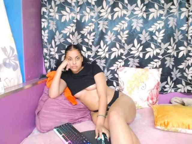 Indianmaxine07 webcam