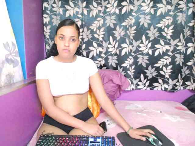Indianmaxine07 webcam