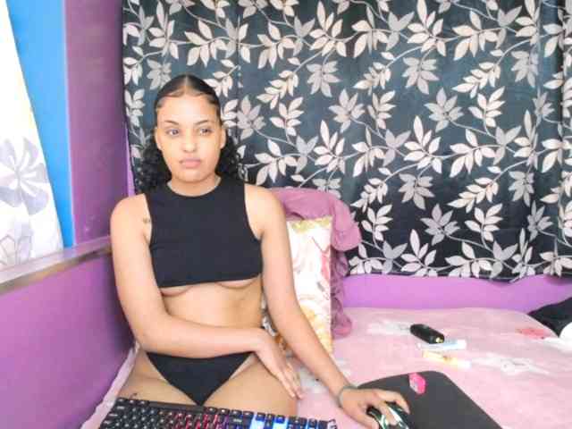 Indianmaxine07 webcam