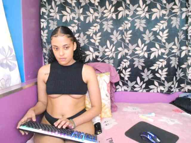 Indianmaxine07 webcam