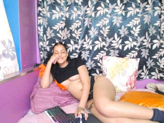 Indianmaxine07 webcam