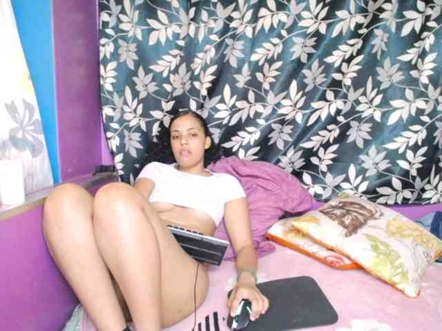 Indianmaxine07 webcam