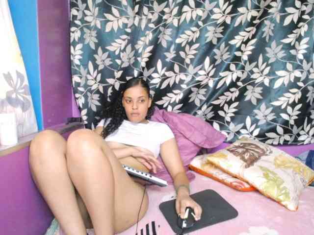 Indianmaxine07 webcam