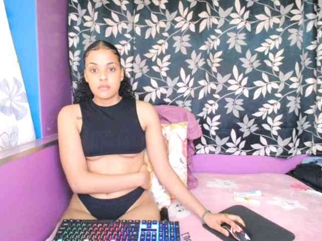 Indianmaxine07 webcam