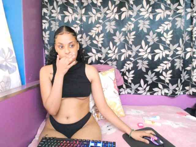 Indianmaxine07 webcam