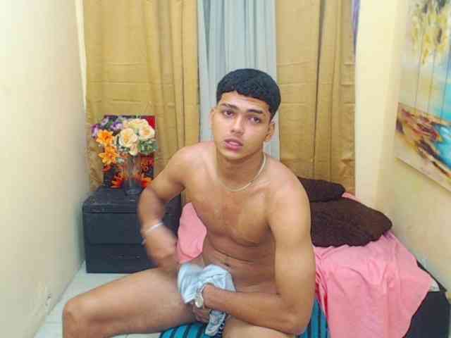 monstercockeinner Live Webcam on BongaCams