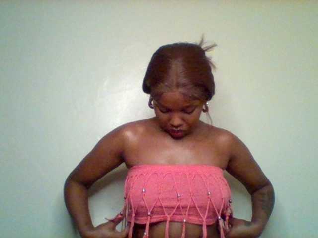 le modèle Nafartariee est en webcam porno dans un show sur le site bongacams, il possède les tags suivants: Ebony,Brunette,Hairy