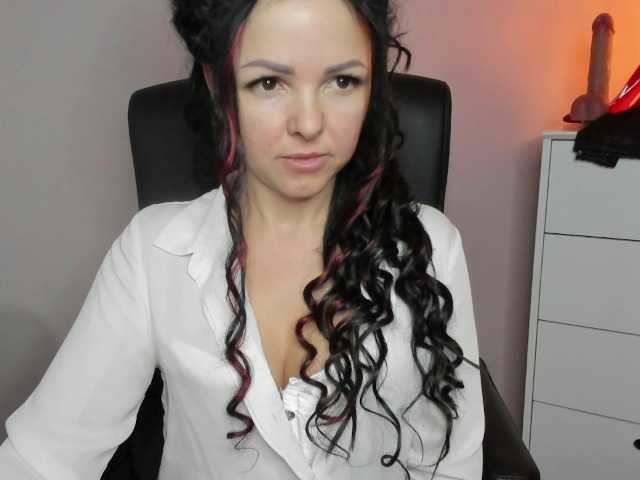 Sex chat with Mollybrunett — Watch free online 18+