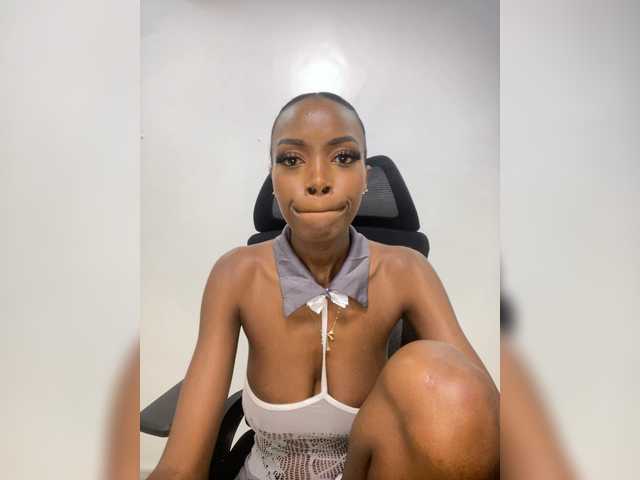 Exoticsoms – webcam model profile photo