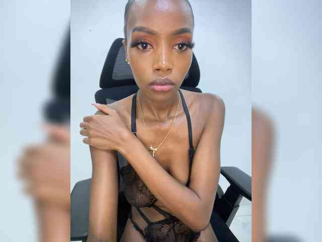 Exoticsoms webcam
