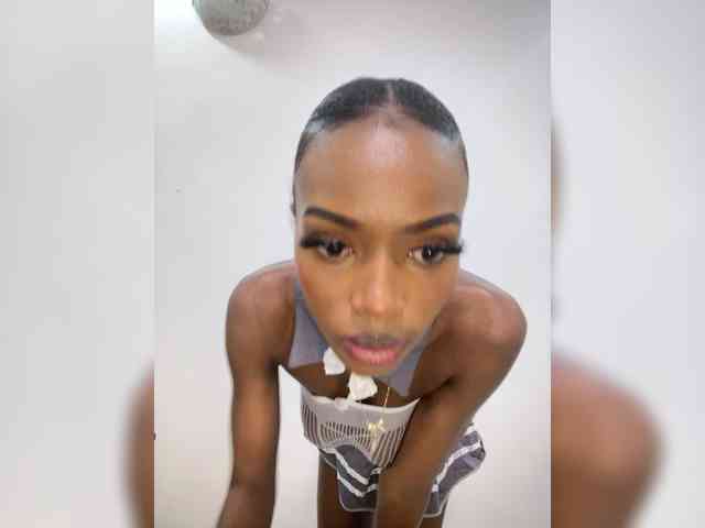 Exoticsoms webcam