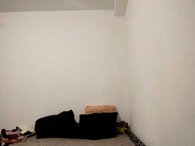 KeniaBarnet – webcam model profile photo