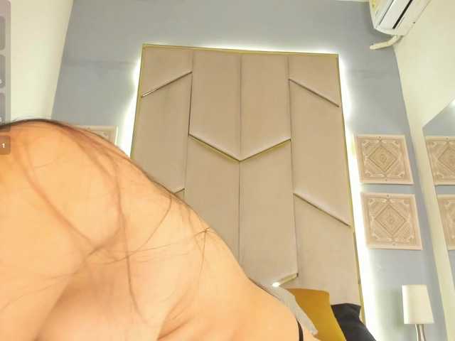 EmaaTaylor's BongaCams show and profile