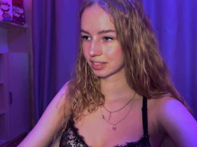 SweetyWhisper – webcam model profile photo